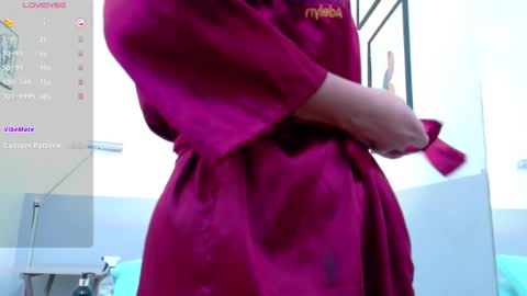 Snapshot of cutepetitee chatting on 09/25/25, 08:45 cutepetitee online show from 09/25/25, 08:45