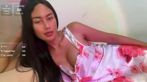 Snapshot of cutestar_xx chatting on 06/17/26, 05:21 Aya online show from 06/17/26, 05:21