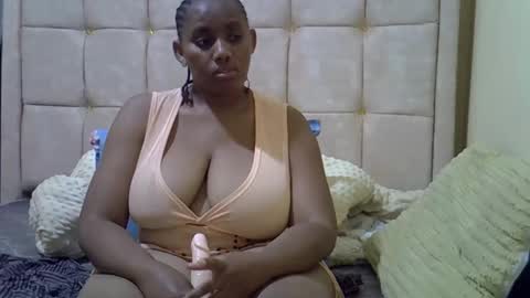 Snapshot of cutestebony1 chatting on 09/15/25, 09:37 cutestebony1 online show from 09/15/25, 09:37