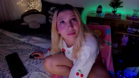 Snapshot of cuteweed420 chatting on 03/20/26, 04:39 cuteweed420 online show from 03/20/26, 04:39