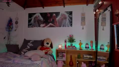 Snapshot of cuteweed420 chatting on 04/17/26, 01:19 cuteweed420 online show from 04/17/26, 01:19