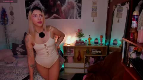 Snapshot of cuteweed420 chatting on 04/17/26, 11:19 cuteweed420 online show from 04/17/26, 11:19