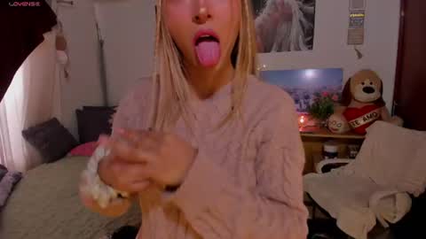 cuteweed420 online show from 06/25/26, 09:30
