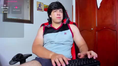 Snapshot of cuteznowyy chatting on 12/17/24, 01:39 Ask me online show from 12/17/24, 01:39