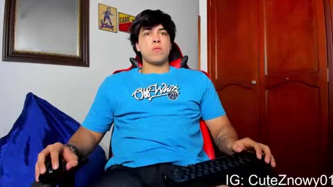 Snapshot of cuteznowyy chatting on 01/19/25, 07:04 Ask me online show from 01/19/25, 07:04