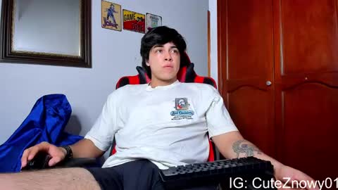 Snapshot of cuteznowyy chatting on 01/26/25, 08:56 Ask me online show from 01/26/25, 08:56