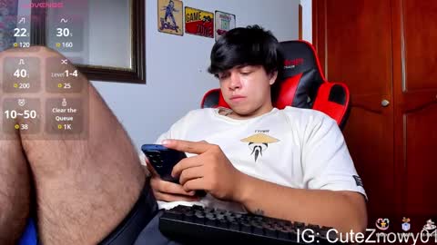 Snapshot of cuteznowyy chatting on 01/29/25, 12:22 Ask me online show from 01/29/25, 12:22