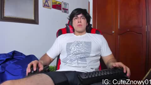 Snapshot of cuteznowyy chatting on 02/11/25, 10:50 Ask me online show from 02/11/25, 10:50