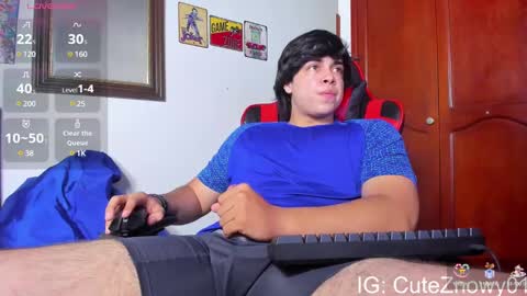 Snapshot of cuteznowyy chatting on 02/12/25, 10:59 Ask me online show from 02/12/25, 10:59