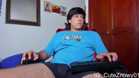 Snapshot of cuteznowyy chatting on 02/24/25, 08:47 Ask me online show from 02/24/25, 08:47