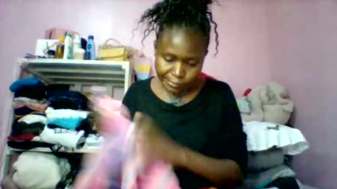 Snapshot of cutezola chatting on 09/14/25, 04:06 cutezola online show from 09/14/25, 04:06