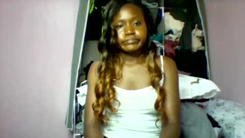 Snapshot of cutezola chatting on 10/13/25, 09:42 cutezola online show from 10/13/25, 09:42