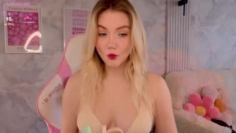 HelloMy name Eva online show from 05/01/26, 04:06