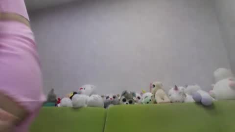 Snapshot of cutie_klo_ chatting on 11/17/25, 12:27 Chloe online show from 11/17/25, 12:27