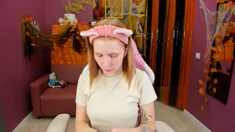 Snapshot of cutie_maniac chatting on 10/26/25, 01:50 Lina online show from 10/26/25, 01:50