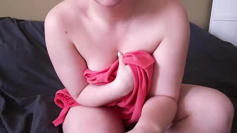 cutie_peach online show from 06/04/26, 09:48