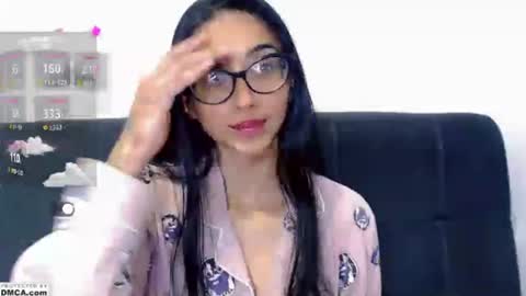 Snapshot of cutte_kitty_ chatting on 06/28/26, 11:22 miss ari online show from 06/28/26, 11:22
