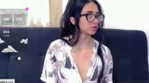 Snapshot of cutte_kitty_ chatting on 07/04/26, 05:08 miss ari online show from 07/04/26, 05:08