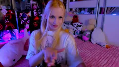 Snapshot of cuttie_ponyy chatting on 09/13/25, 08:19 Nora online show from 09/13/25, 08:19