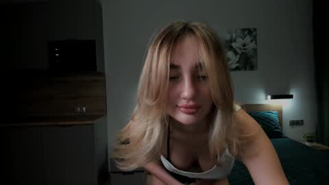 CuttieChloe online show from 12/18/24, 11:08