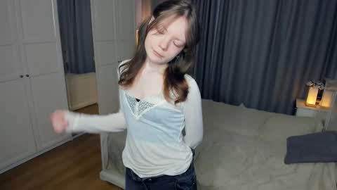 Snapshot of cuty_petite chatting on 03/02/26, 07:15 Anne online show from 03/02/26, 07:15