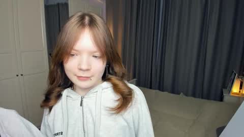 Snapshot of cuty_petite chatting on 03/05/26, 05:25 Anne online show from 03/05/26, 05:25