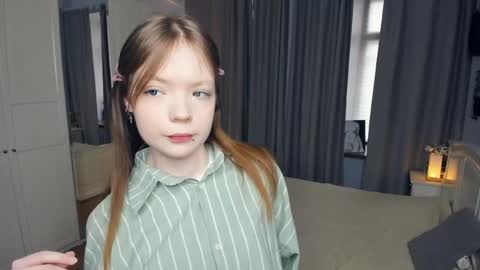 Snapshot of cuty_petite chatting on 03/06/26, 05:37 Anne online show from 03/06/26, 05:37