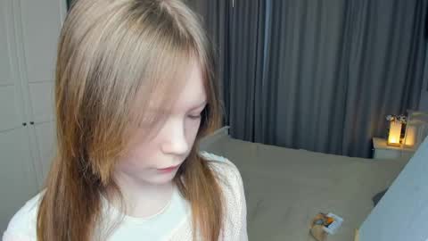 Snapshot of cuty_petite chatting on 03/07/26, 05:26 Anne online show from 03/07/26, 05:26