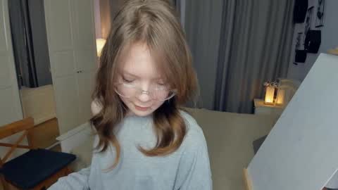Snapshot of cuty_petite chatting on 03/08/26, 08:18 Anne online show from 03/08/26, 08:18