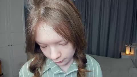 Snapshot of cuty_petite chatting on 03/13/26, 05:36 Anne online show from 03/13/26, 05:36