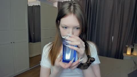 Snapshot of cuty_petite chatting on 03/19/26, 10:52 Anne online show from 03/19/26, 10:52