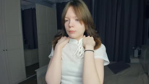 Snapshot of cuty_petite chatting on 03/22/26, 06:06 Anne online show from 03/22/26, 06:06