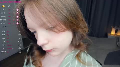 Snapshot of cuty_petite chatting on 03/29/26, 05:51 Anne online show from 03/29/26, 05:51