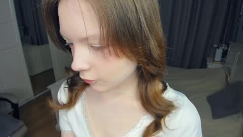 Snapshot of cuty_petite chatting on 04/03/26, 05:38 Anne online show from 04/03/26, 05:38