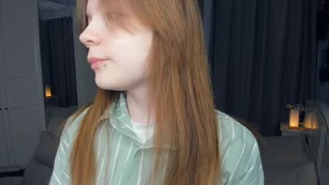 Snapshot of cuty_petite chatting on 04/06/26, 05:52 Anne online show from 04/06/26, 05:52