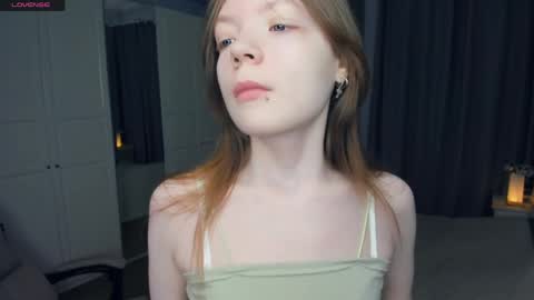 Snapshot of cuty_petite chatting on 04/07/26, 06:14 Anne online show from 04/07/26, 06:14