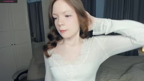 Snapshot of cuty_petite chatting on 04/18/26, 05:33 Anne online show from 04/18/26, 05:33