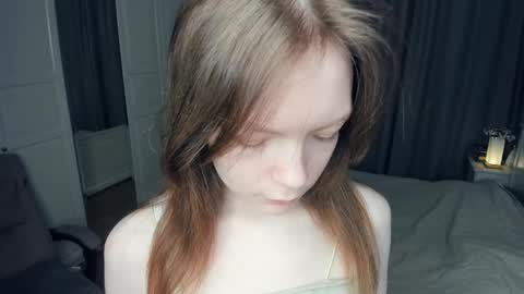 Snapshot of cuty_petite chatting on 05/17/26, 05:49 Anne online show from 05/17/26, 05:49