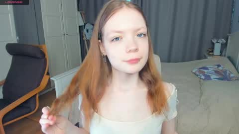 Snapshot of cuty_petite chatting on 06/04/26, 05:57 Anne online show from 06/04/26, 05:57