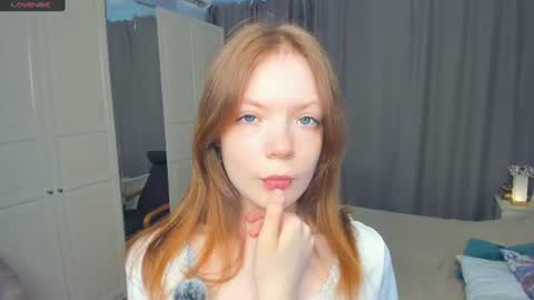 Snapshot of cuty_petite chatting on 06/11/26, 06:00 Anne online show from 06/11/26, 06:00
