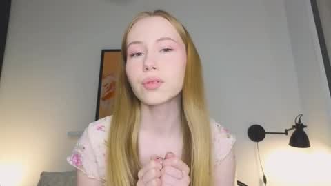 Snapshot of cuute_angell chatting on 10/24/25, 05:09 Virginia See you on Sunday online show from 10/24/25, 05:09