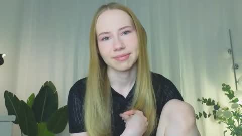 Snapshot of cuute_angell chatting on 11/11/25, 05:13 Virginia See you on Sunday online show from 11/11/25, 05:13