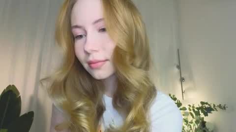 Snapshot of cuute_angell chatting on 11/18/25, 05:06 Virginia See you on Sunday online show from 11/18/25, 05:06