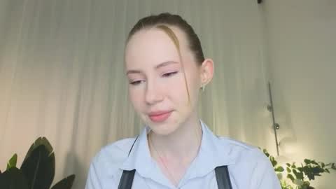 Snapshot of cuute_angell chatting on 12/01/25, 05:18 Virginia See you on Sunday online show from 12/01/25, 05:18