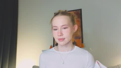 Snapshot of cuute_angell chatting on 12/14/25, 05:07 Virginia See you on Sunday online show from 12/14/25, 05:07