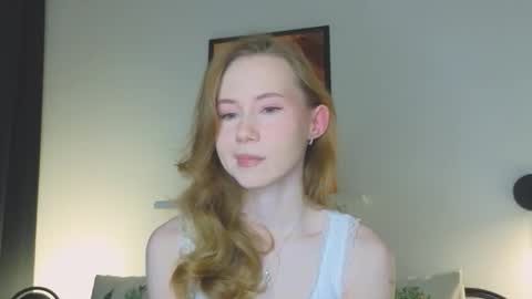 Snapshot of cuute_angell chatting on 12/17/25, 05:30 Virginia See you on Sunday online show from 12/17/25, 05:30