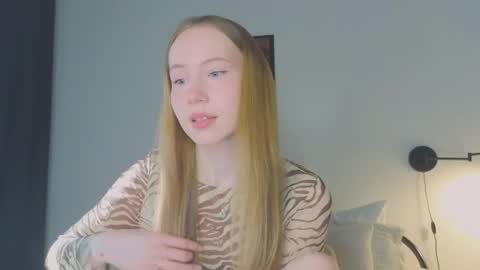 Snapshot of cuute_angell chatting on 06/05/26, 05:07 Virginia See you on Sunday online show from 06/05/26, 05:07