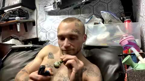 Snapshot of cwbinked23 chatting on 11/01/25, 03:19 cwbinked23 online show from 11/01/25, 03:19