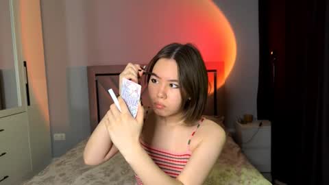 Snapshot of cwenecollins chatting on 11/20/25, 08:14 Akemi online show from 11/20/25, 08:14