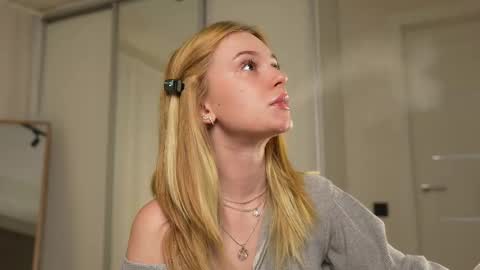 Snapshot of cyberheart_ chatting on 09/14/25, 05:12 EMILY online show from 09/14/25, 05:12